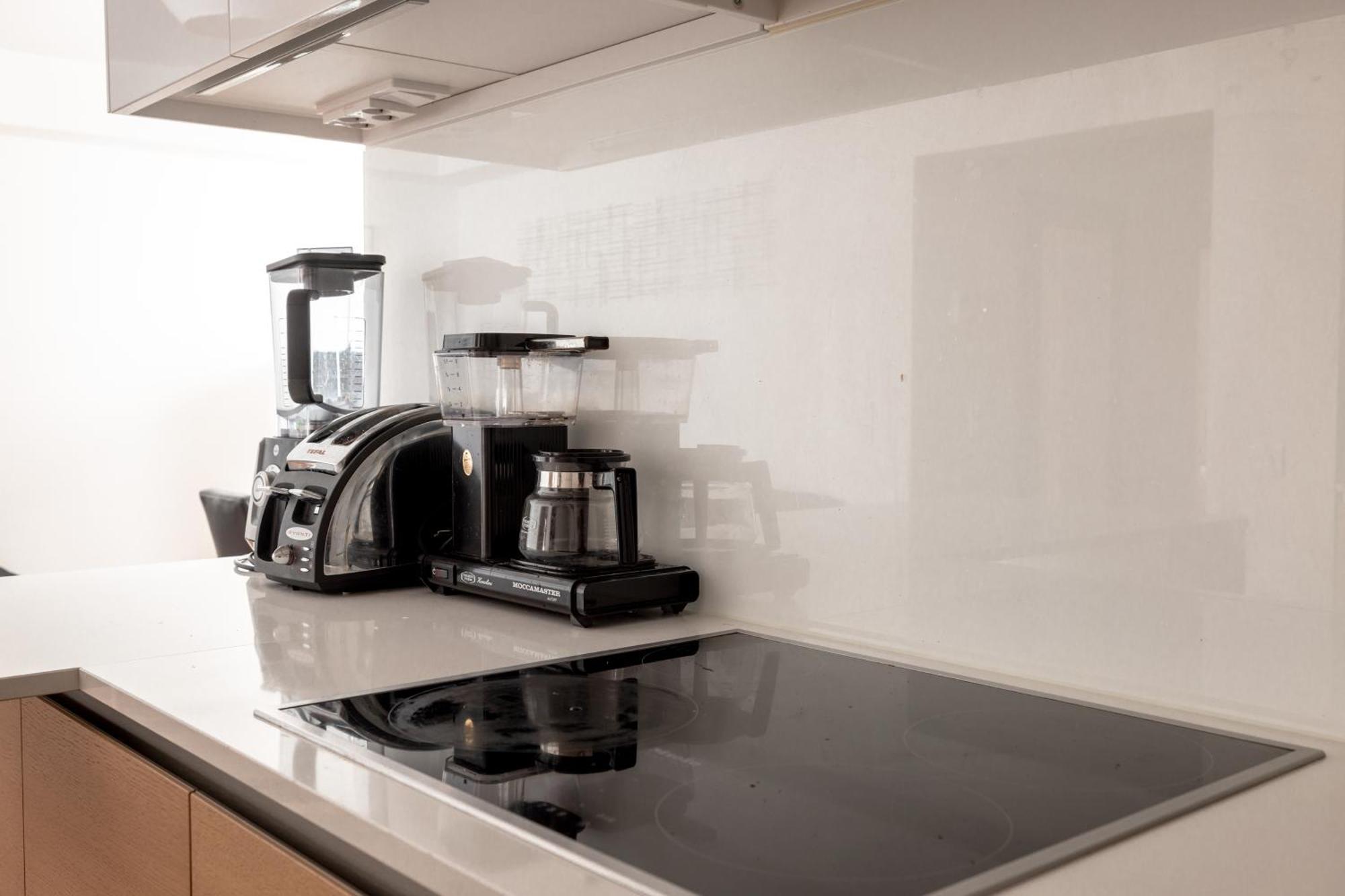 2ndhomes Gorgeous And Modern 2br With Balcony *